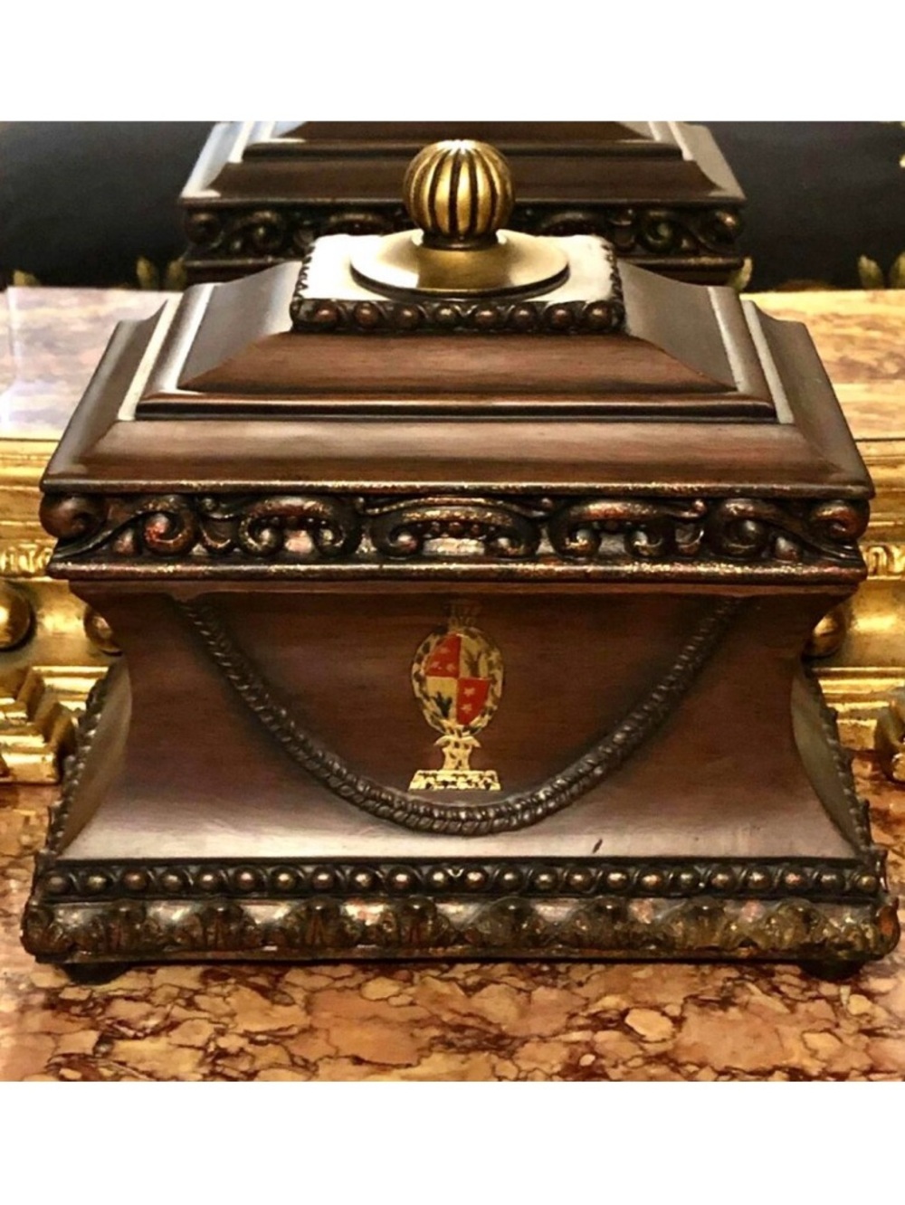 NWT Designer Michael BERMAN Regal Crested Ceramic Lidded Humidor Jewelry Box